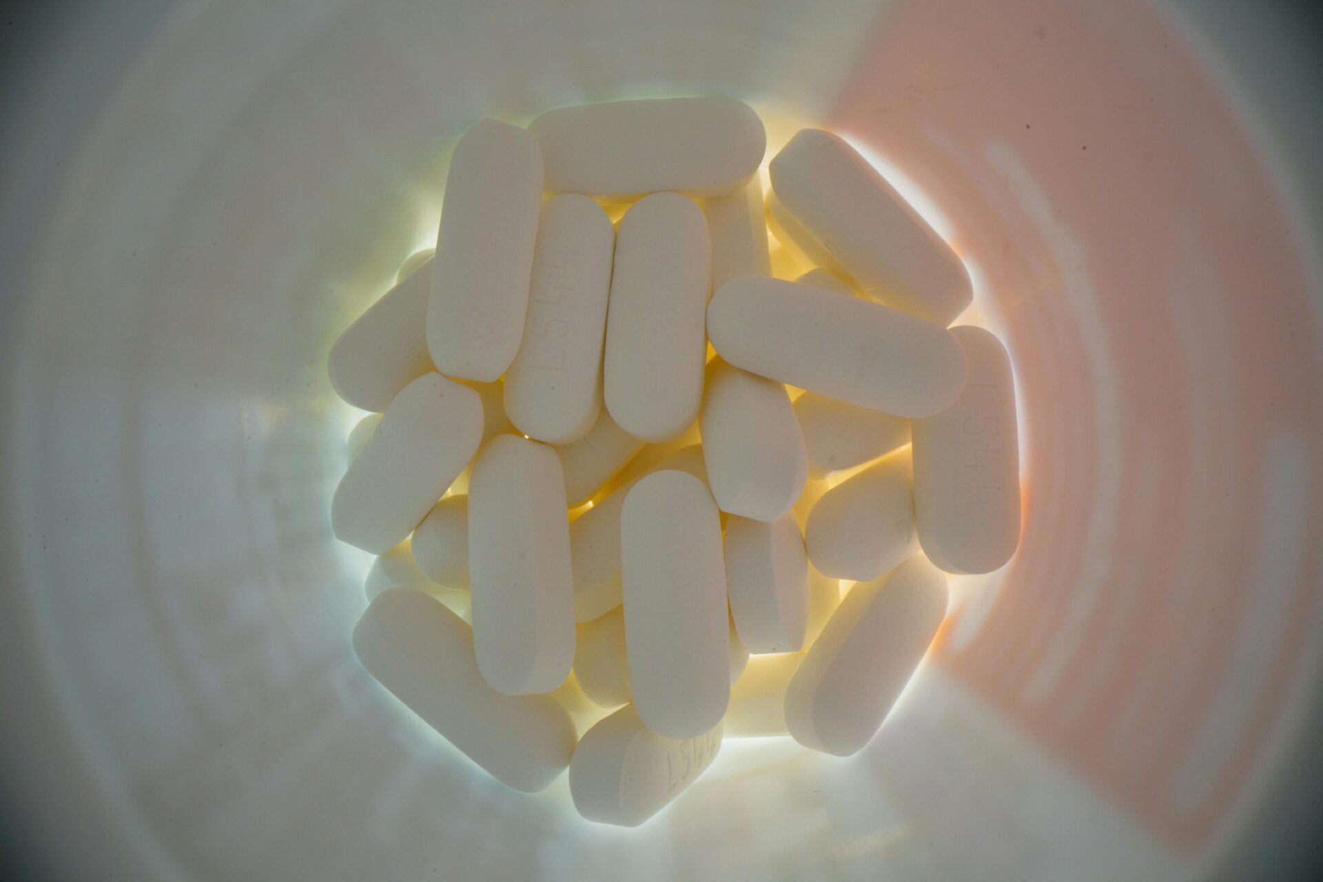 Close up view of acetaminophen in a pill bottle.